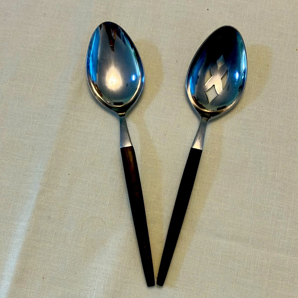VINTAGE EKCO ETERNA CANOE MUFFIN 2pc DANISH STYLE SYNTHETIC WOOD HANDLE SPOONS